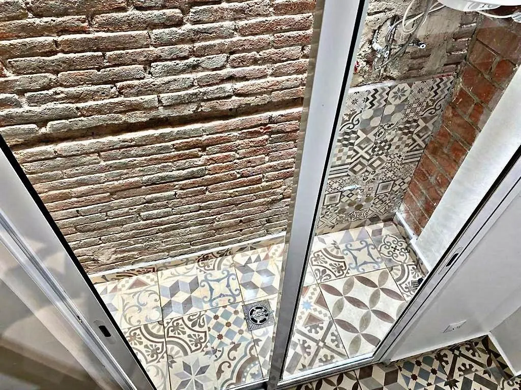 Estudio Nuevo! Al Lado Del Metro L1 L4 L5 Барселона 0*,  Испания