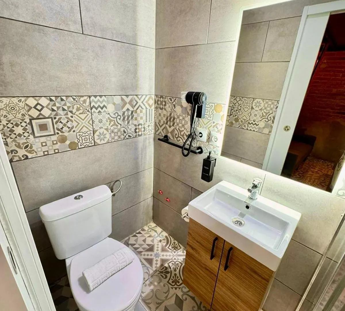 Estudio Nuevo! Al Lado Del Metro L1 L4 L5 Барселона 0*,