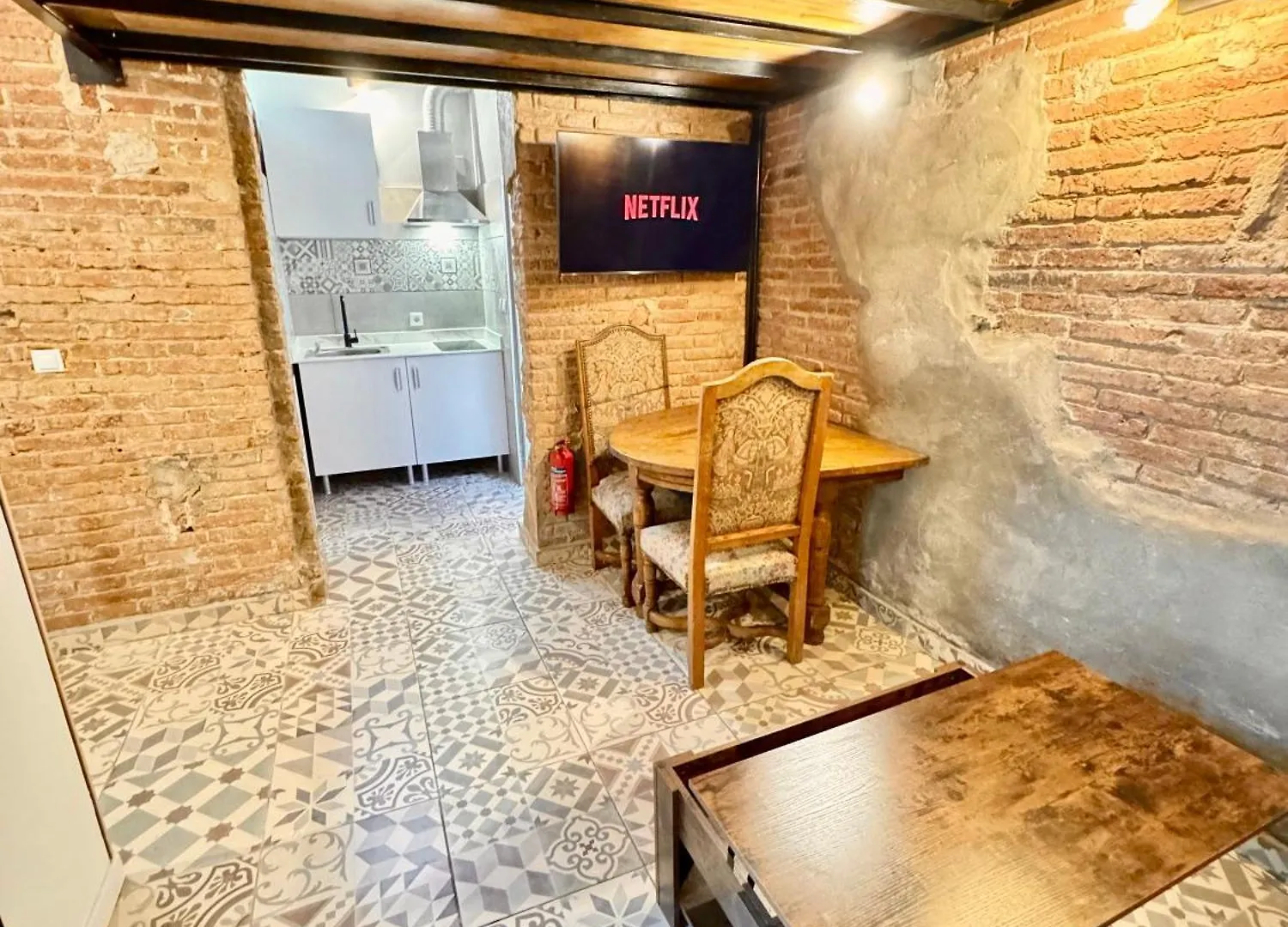 Estudio Nuevo! Al Lado Del Metro L1 L4 L5 Барселона